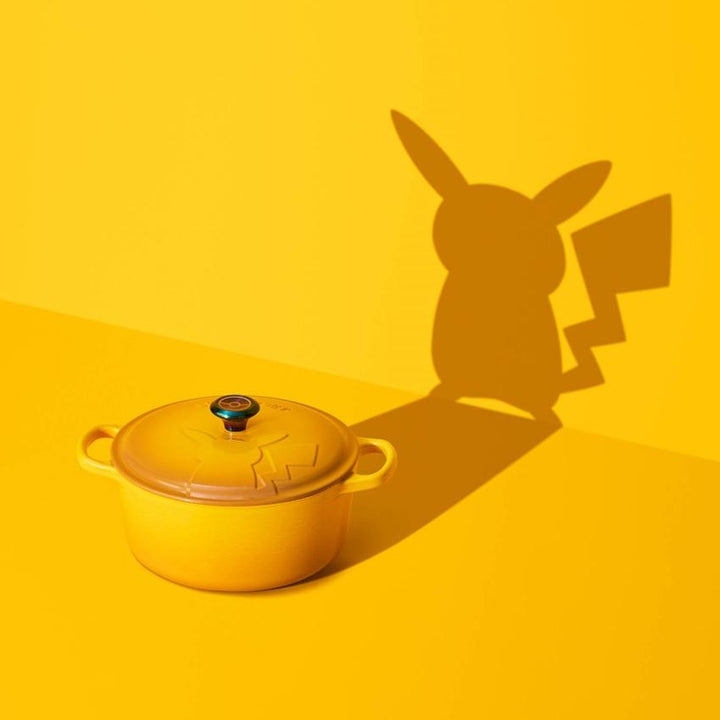 Pokémon Le Creuset Cocotte Ronde: Pikachu Edition thumbnail 3